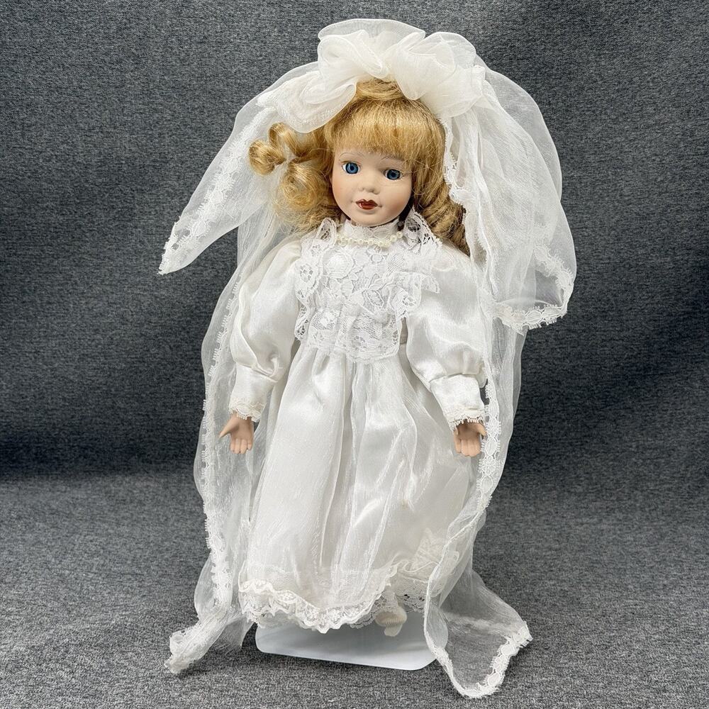 Vintage 1950s Style Bride Porcelain Doll Blue Eyes Lace Wedding Dress Veil #24